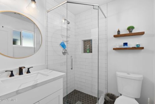 5201 34th St, Phoenix AZ  85018-1440 exterior