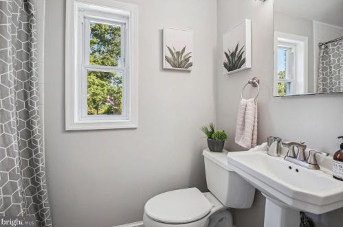 7413 Wildwood Dr, Silver Spring MD 20912-7441 exterior