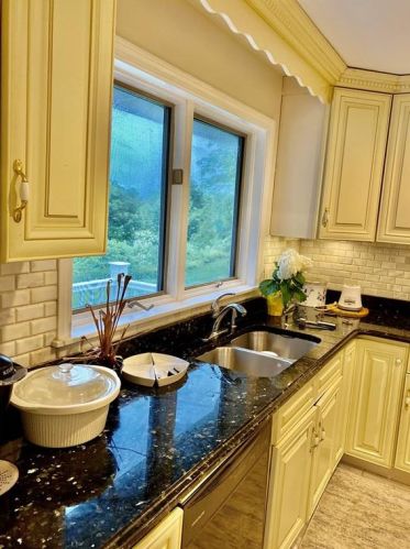 223 Corey Ln, Middletown RI 02842-5659 exterior