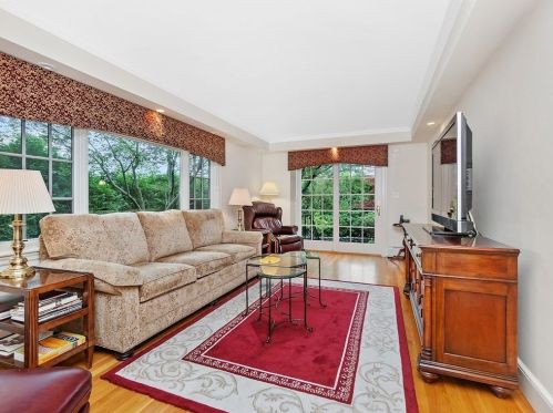 77 Montrose St, Newton MA 02458-2718 exterior