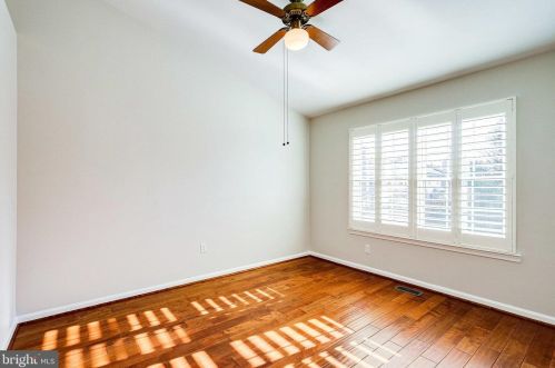 6026 Lands End Ln, Alexandria VA 22315-2669 exterior