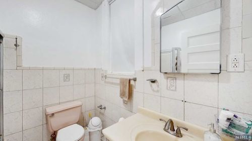 2401 New York Ave, Union City NJ 07087-4515 exterior