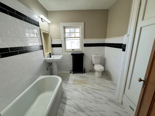 3225 Hackett Ave, Milwaukee WI 53211-3140 exterior