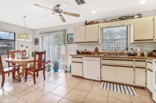 698 109 Ave, Naples FL 34108-1810 exterior