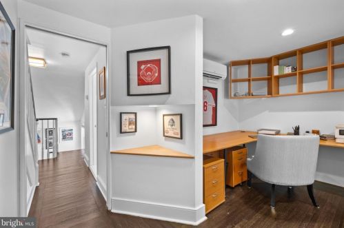 310 16th St, Philadelphia PA  19102-4907 exterior