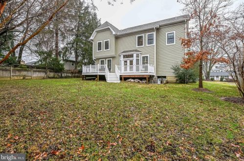 1339 Mayflower Dr, Mc Lean VA 22101-5612 exterior