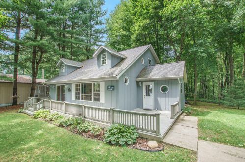 77388 Mckee St, Lawton, MI 49065-9735