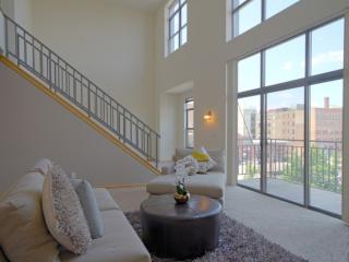 425 Menomonee St, Milwaukee WI  53202-6139 exterior