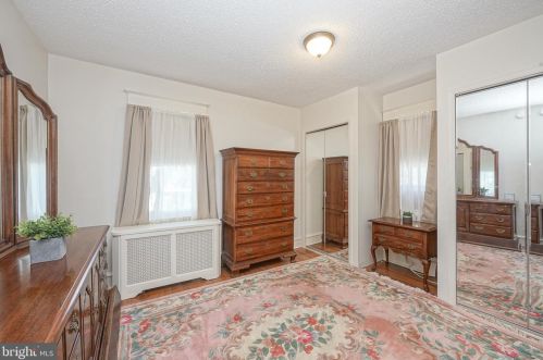 111 Oakland Ave, Camden NJ 08107-1212 exterior