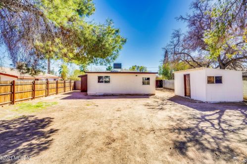 4137 1 St, Tucson AZ 85711-1510 exterior