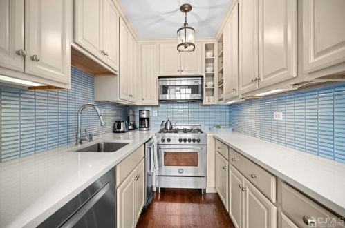 25 Palmer Sq, Princeton NJ 08542-3723 exterior