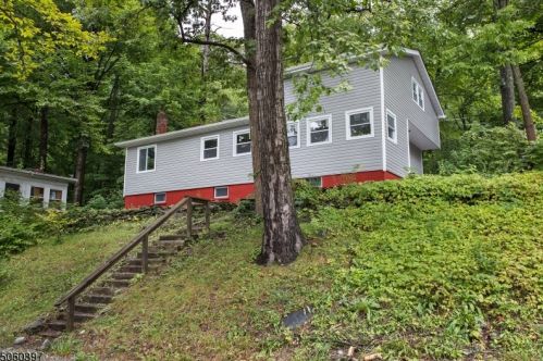 3 Cliffside Ter, Wantage, NJ 07461-4807
