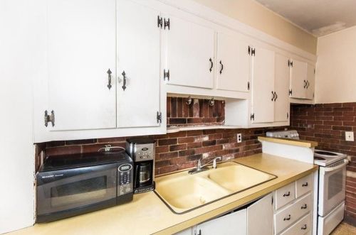 1884 Smith St, Providence RI 02911-2944 exterior