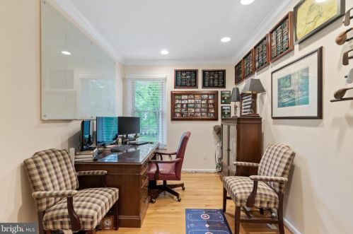 8751 Brook Rd, Mc Lean VA  22102-1507 exterior