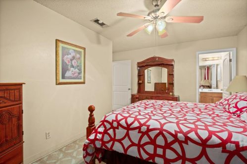 5809 Encinal Cv, Austin TX 78744-4442 exterior