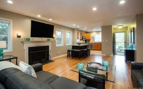 6 Hazelton Cir, Briarcliff NY 10510-1306 exterior