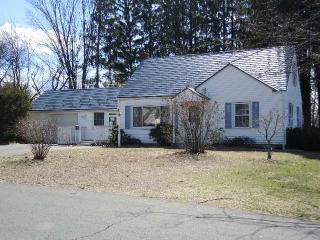 19 Grand St, Enfield, CT 06082-4626