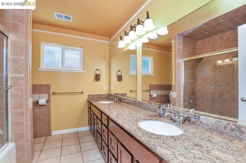 1180 Ridgemont Pl, Concord CA 94521-4831 exterior