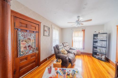 363 Logee St, Woonsocket RI 02895-6031 exterior