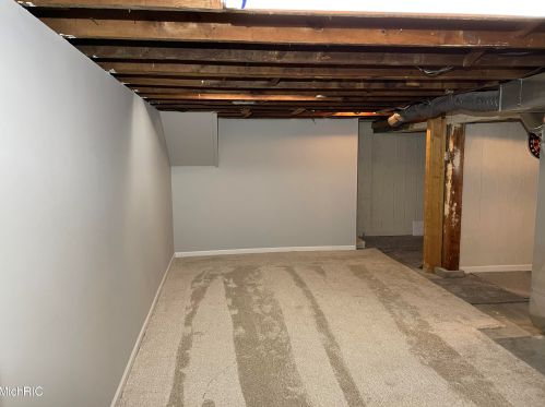 684 Isabella Ave, Meskegon MI 49442-4047 exterior