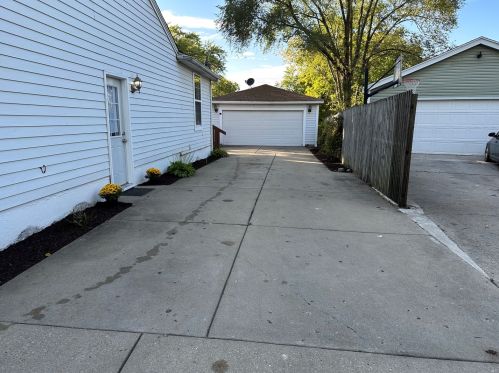 2720 Iroquois Rd, Waukegan IL 60087-4549 exterior