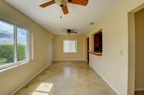 2390 14 Ave, Boynton Beach FL 33426-5871 exterior