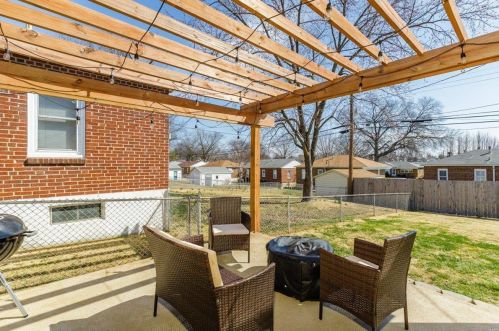 7148 Sharp Ave, Saint Louis MO 63116-3040 exterior