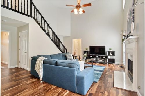 1422 Brookside Manor Ct, Tucker GA  30084-7828 exterior