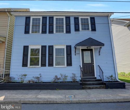 229 2nd St, Hummelstown, PA 17036-1705