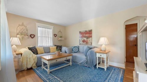 3609 Oakleaf Rd, Pittsburgh, PA 15227-4415