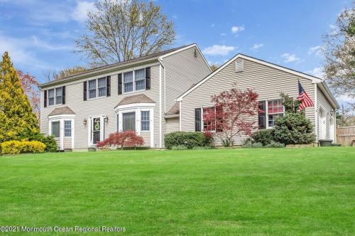 3 Burdge Dr, Middletown, NJ 07748-1861