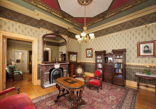 5501 Elgin St, Pittsburgh PA 15206-1432 exterior