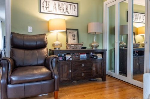 11 Hathaway Ave, Enfield CT 06082-4308 exterior