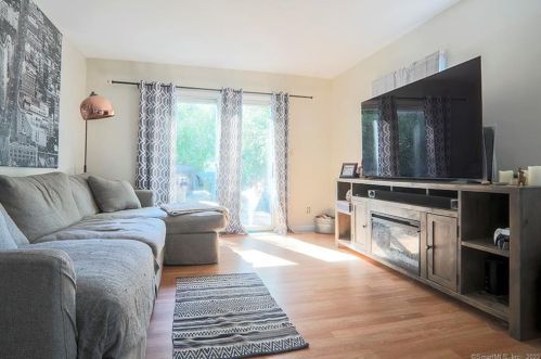 60 Howard Ave, Norwalk CT 06855-1508 exterior