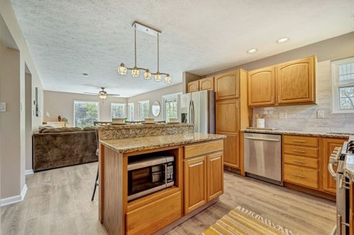 408 Larchmont Ct, Moon Twp PA  15108-9100 exterior