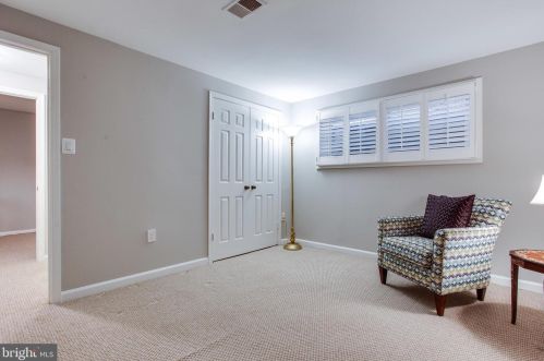 7308 Aynsley Ln, Mc Lean VA 22102-2931 exterior