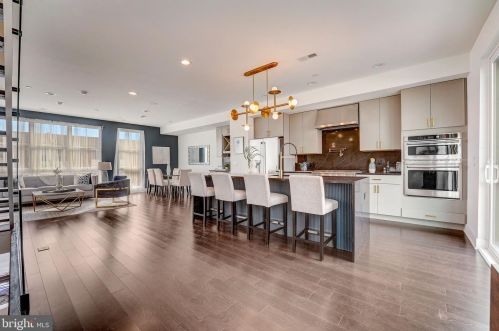 654 13 St, Philadelphia PA 19123-2427 exterior