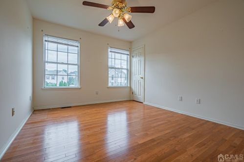 6 Sarah Ct, Edison NJ 08817-2288 exterior