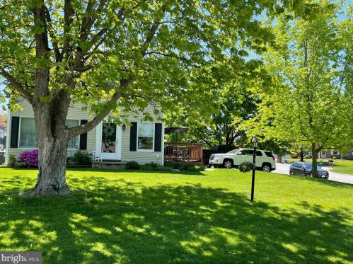 13 Cardinal Dr, Hanover, PA 17331-9784