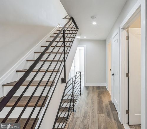 220 Fountain St, Philadelphia PA  19128-4508 exterior