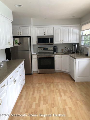 8 Woodland Dr, West Long Branch NJ  07764-1722 exterior