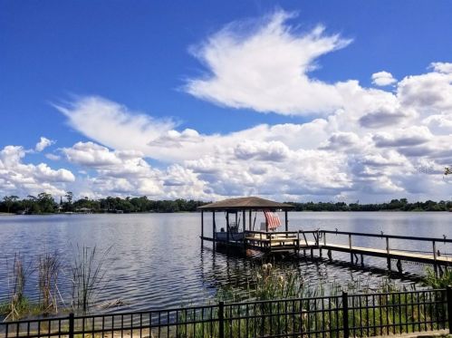 4038 Shorecrest Dr, Orlando FL 32817-1255 exterior