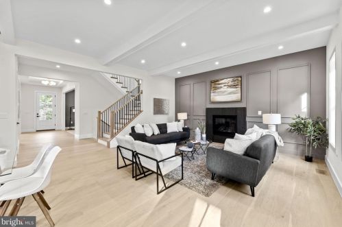 1327 Mayflower Dr, Mc Lean VA 22101-3405 exterior