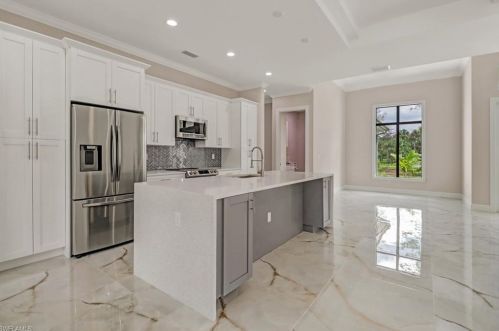 1341 16th St, Naples, FL 34120-5417