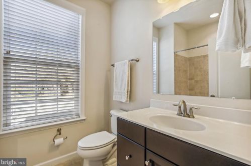 3570 Huntley Manor Ln, Alexandria VA  22306-5111 exterior