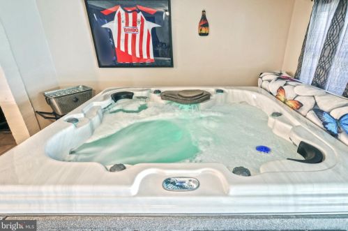 112 Queen St, Littlestown PA 17340-1218 exterior