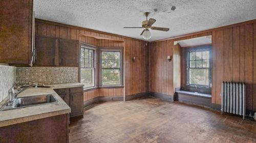 166 Adelaide Ave, Providence RI 02907-1833 exterior