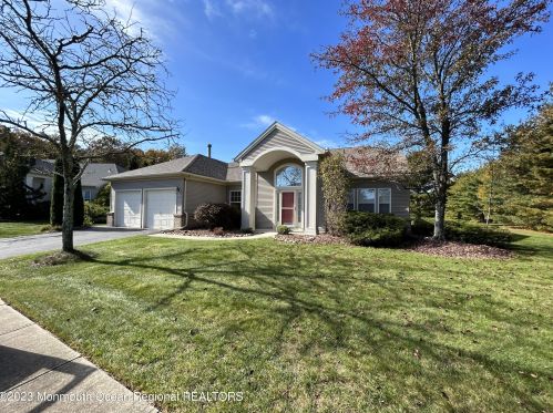 15 Anthony Cir, Lakehurst, NJ 08759-6051