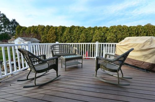 9 Ferncrest Dr, Providence RI 02919-3503 exterior