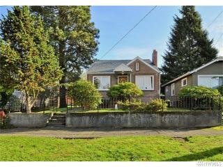 3038 39 Ave, Seattle WA  98116-3414 exterior